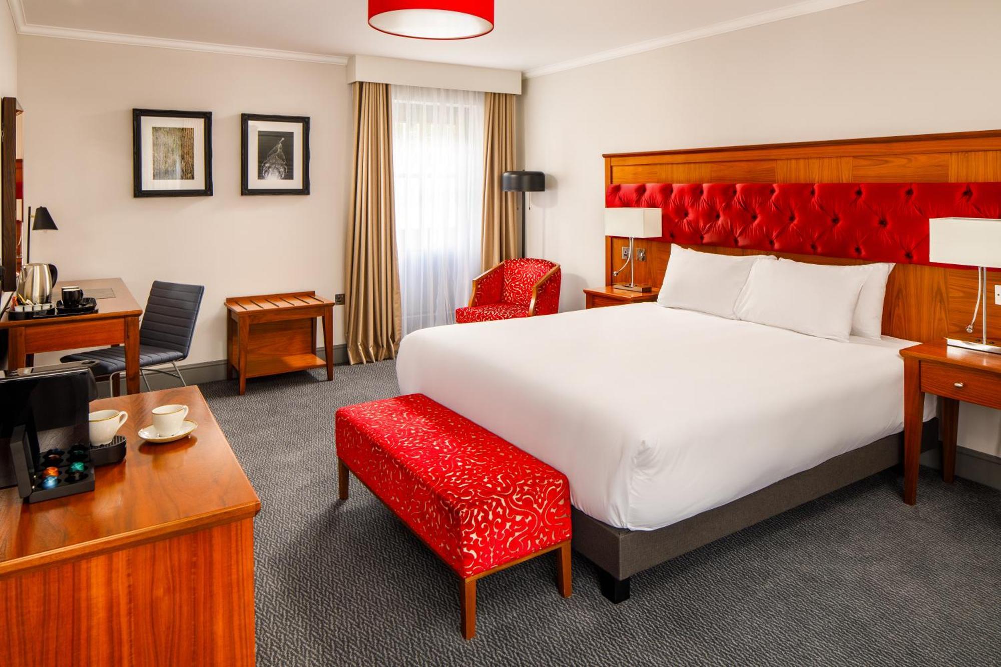 Sunday London Staines-Upon-Thames Heathrow T5 Hotel Buitenkant foto
