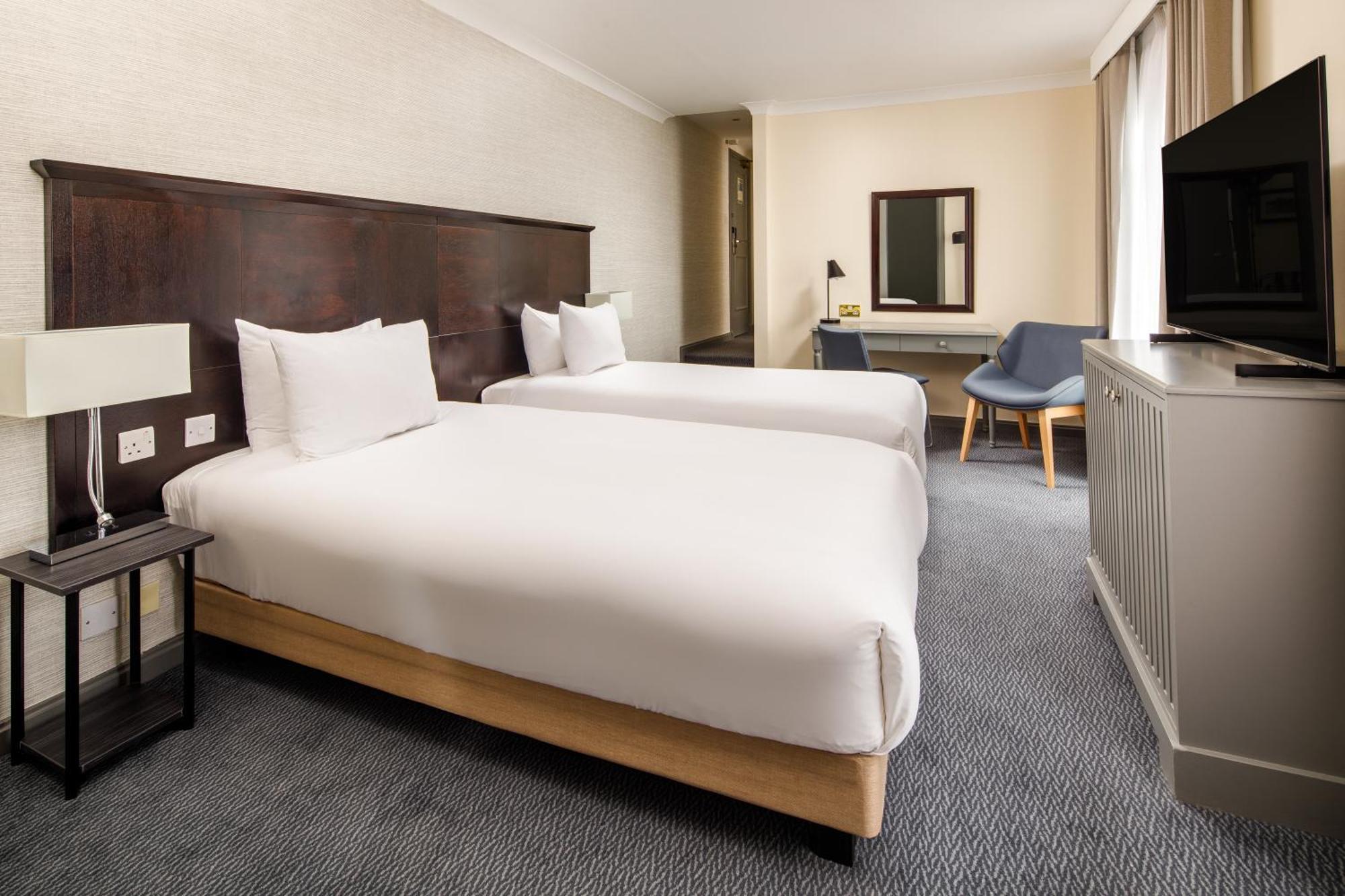 Sunday London Staines-Upon-Thames Heathrow T5 Hotel Buitenkant foto